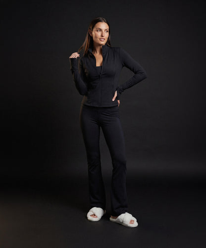 Yoga Set Lakritz am Modell